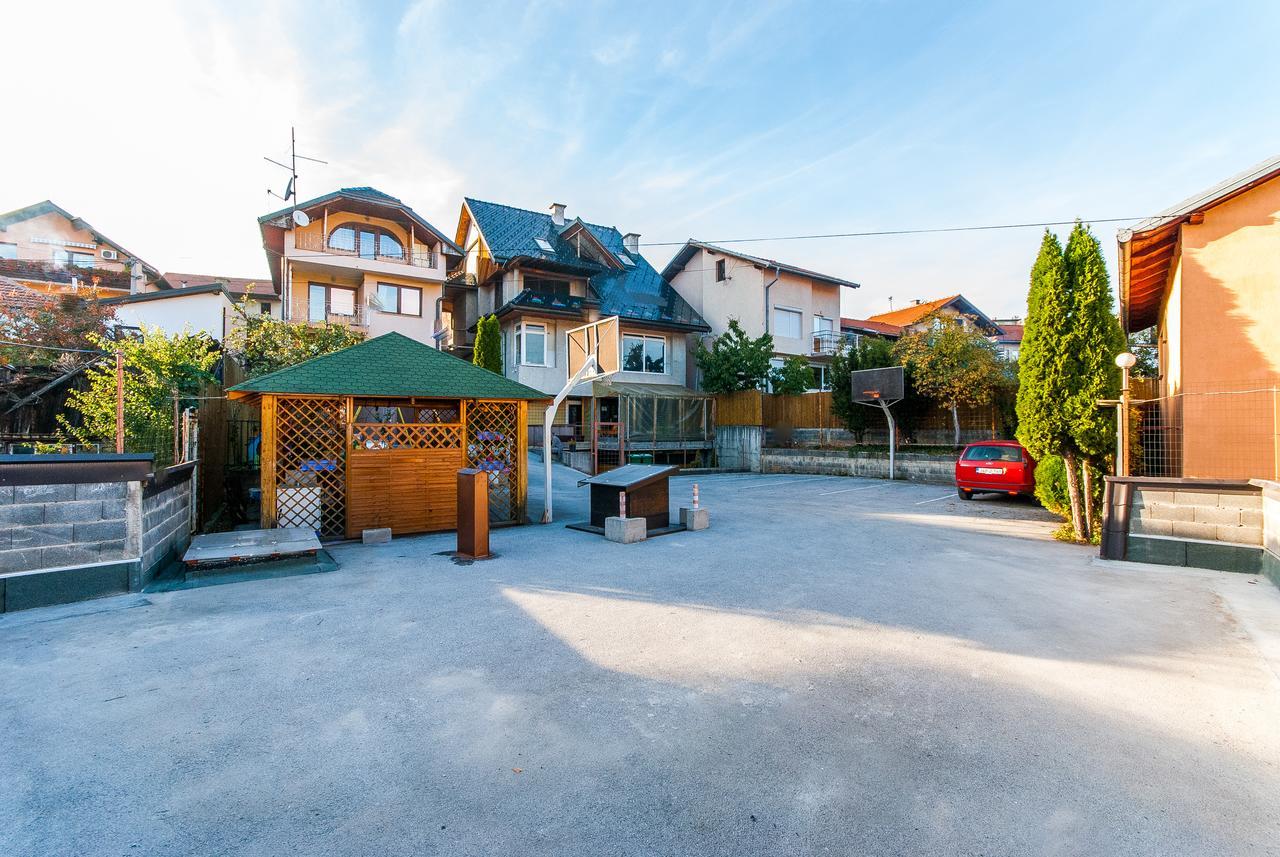 Apartments Kira Saraievo Exterior foto